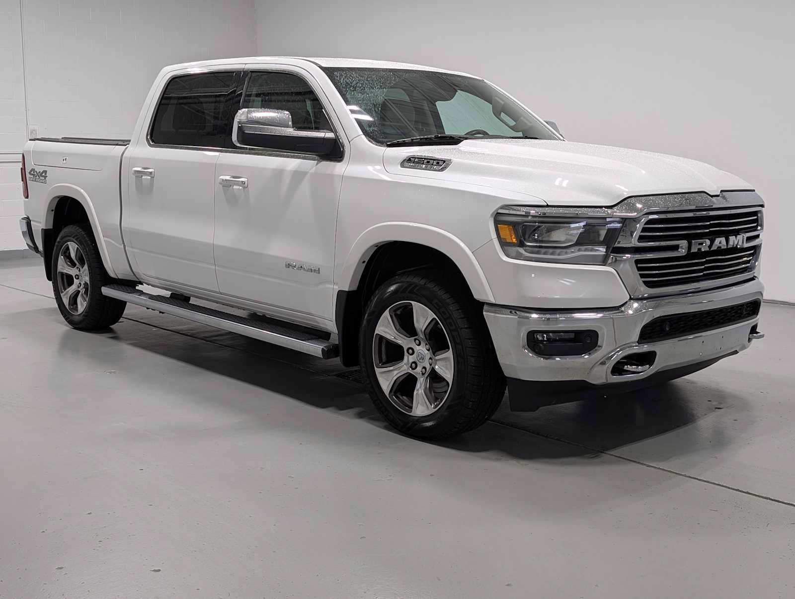 Used 2019 RAM 1500 Laramie AWD/4WD image 6