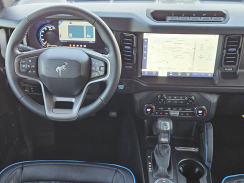 Used 2023 Ford Bronco Wildtrak image 28