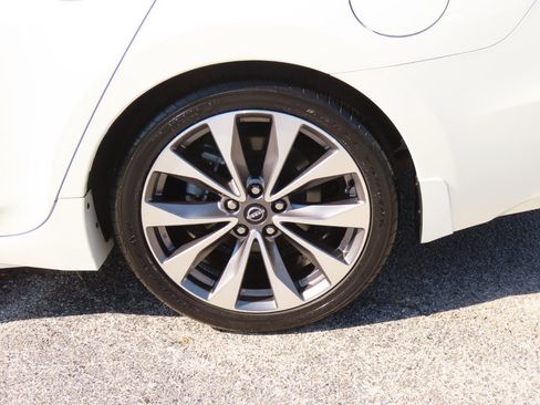 Used 2023 Nissan Maxima Platinum w/ Sport Mat Group image 17