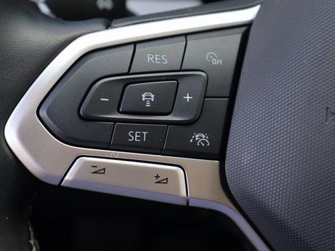 Certified 2025 Volkswagen Taos SEL image 20