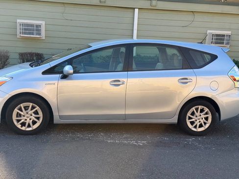 Used 2014 Toyota Prius V Two image 3