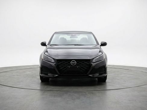 Used 2025 Nissan Altima 2.5 SV image 2