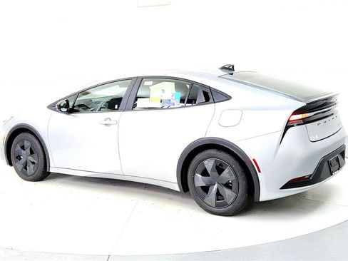 New 2026 Toyota Prius Plug-In Hybrid image 4