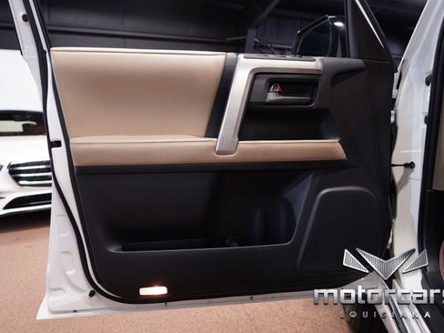 Used 2012 Toyota 4Runner SR5 image 38