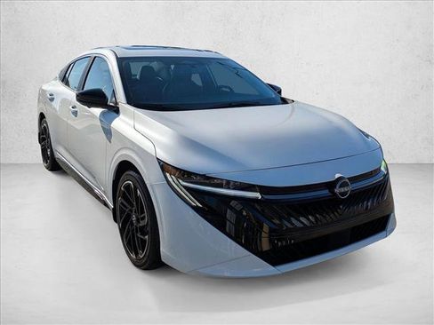 Used 2026 Nissan Sentra SR w/ SR Premium Package image 3