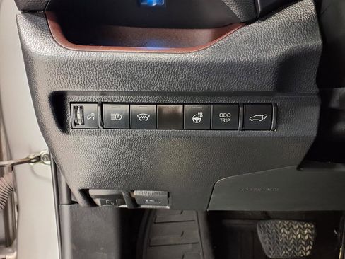 Used 2023 Toyota RAV4 Limited image 25