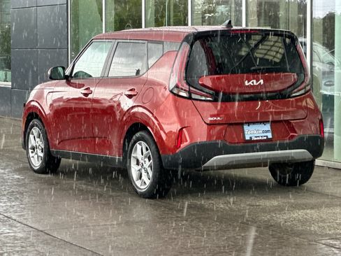 Used 2023 Kia Soul LX w/ LX Technology Package FWD image 5