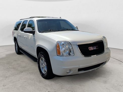 Used 2013 GMC Yukon XL SLT w/ SLT-2 Equipment Package AWD/4WD image 7