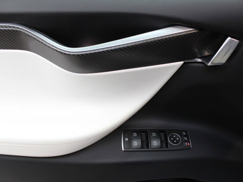 Used 2017 Tesla Model X 100D image 41