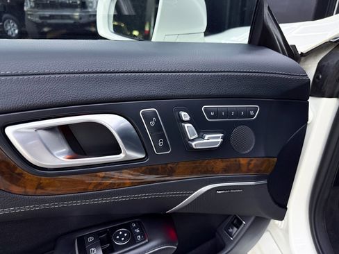 Used 2013 Mercedes-Benz SL 550 w/ Premium Pkg image 11