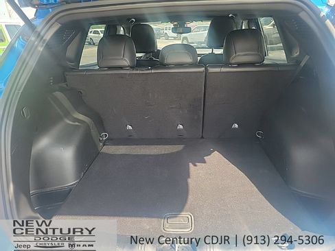 Used 2025 Jeep Compass Trailhawk AWD/4WD image 16
