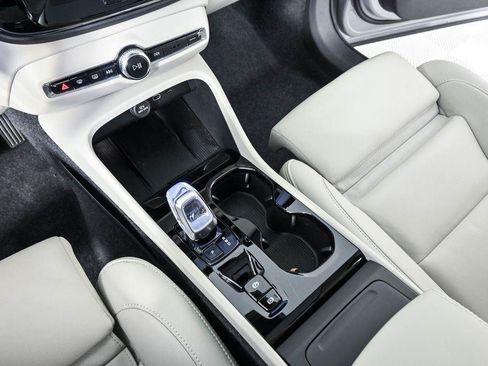 Certified 2026 Volvo XC40 B5 Plus AWD/4WD image 18