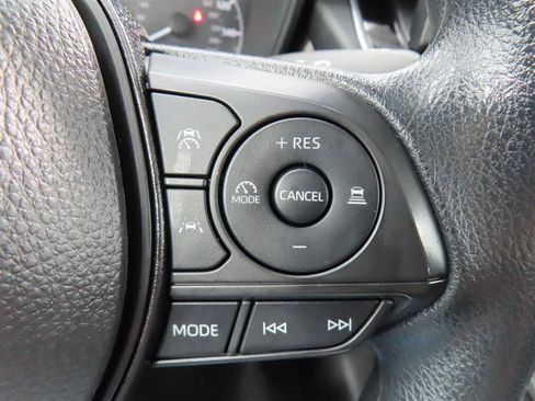 Used 2025 Toyota Corolla LE FWD image 17