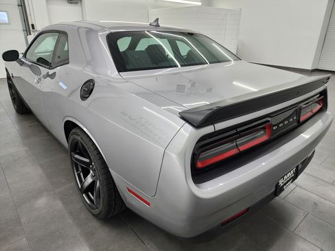 Used 2017 Dodge Challenger SRT Hellcat RWD image 6