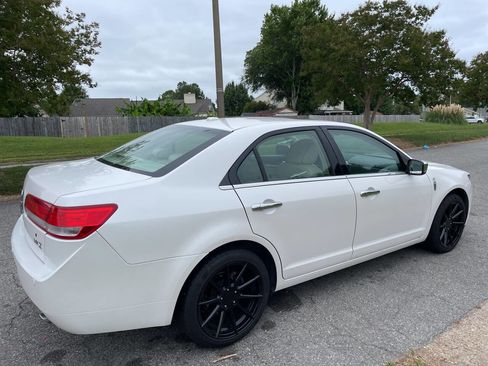 Used 2010 Lincoln MKZ image 6