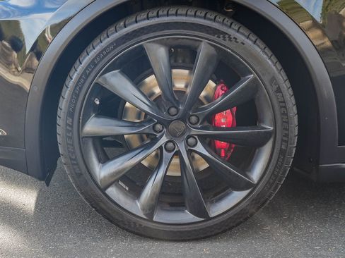 Used 2018 Tesla Model X 75D image 10