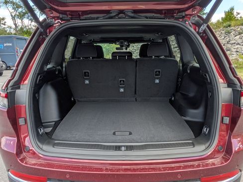 New 2025 Jeep Grand Cherokee Laredo X w/ Luxury Tech Group I image 27