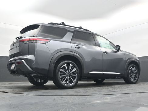 New 2026 Nissan Pathfinder Platinum FWD image 30