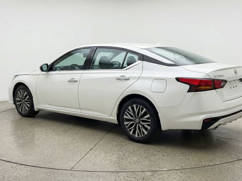 Used 2025 Nissan Altima 2.5 SV FWD image 6