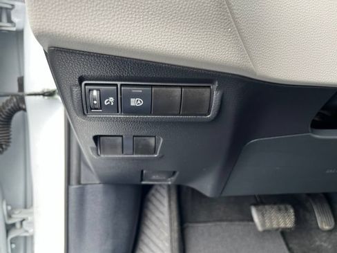 Used 2025 Toyota Corolla Cross L FWD image 32