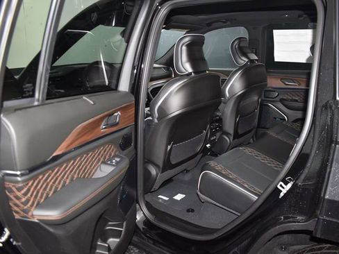 New 2025 Jeep Grand Cherokee Summit image 31