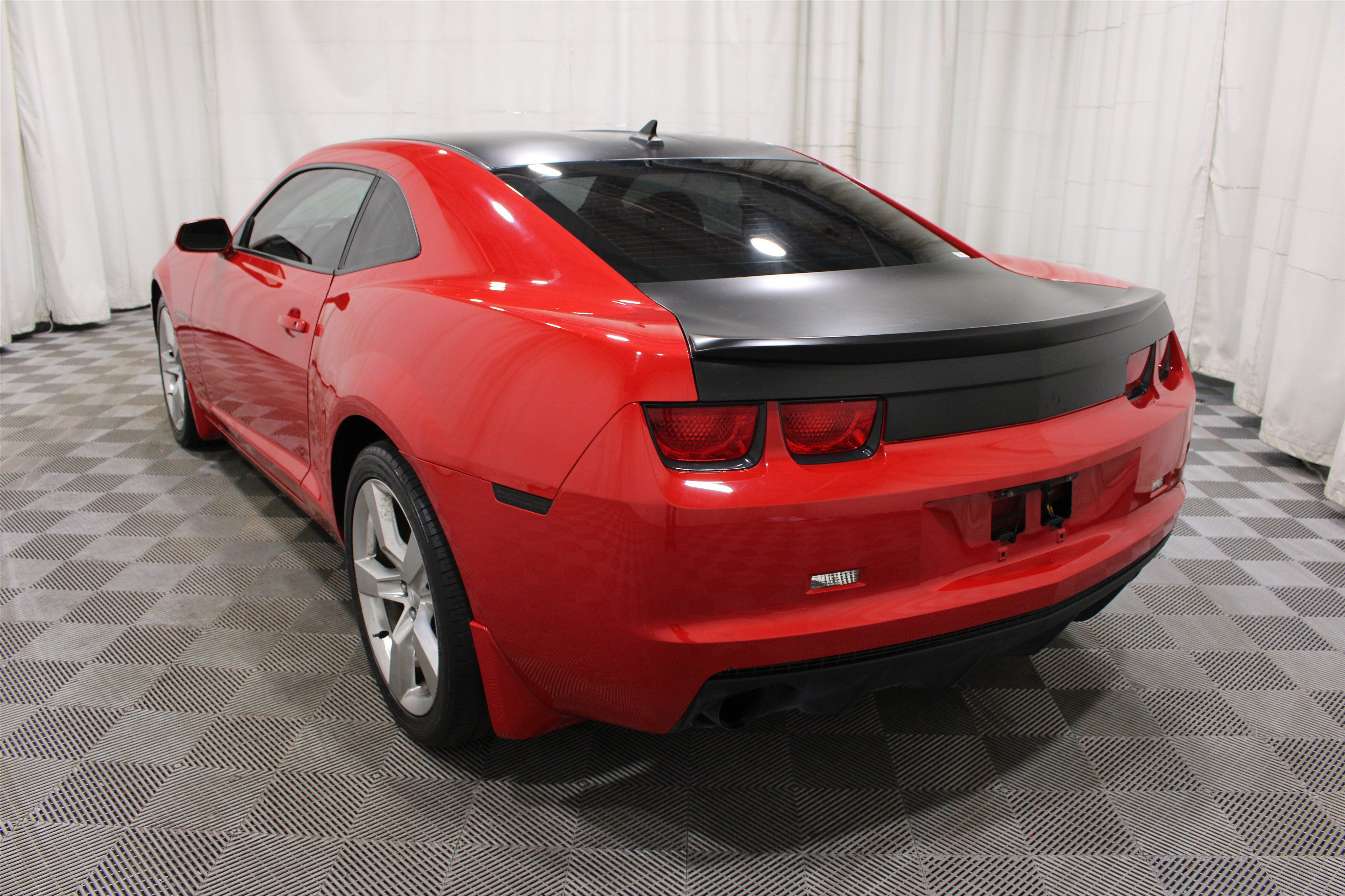 Used 2010 Chevrolet Camaro SS RWD image 32