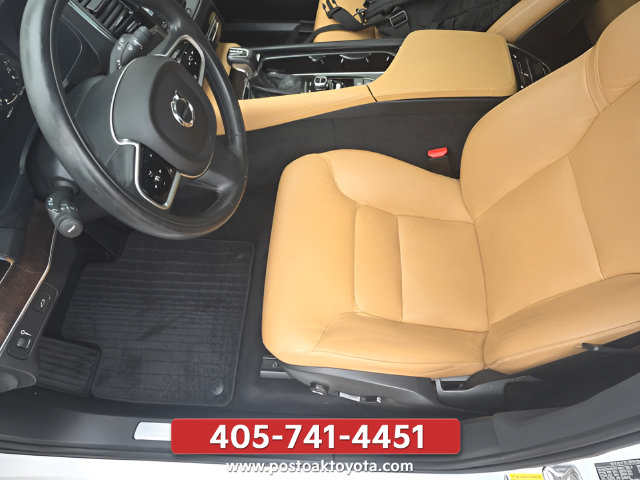 Used 2016 Volvo XC90 T6 Momentum w/ Momentum Plus Package AWD/4WD image 14