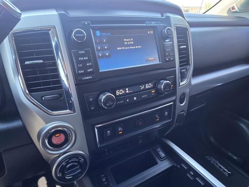 Used 2018 Nissan Titan PRO-4X w/ Pro-4x Convenience Package AWD/4WD image 19