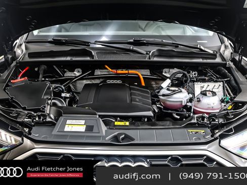Used 2024 Audi Q5 e Prestige w/ Prestige Package image 11