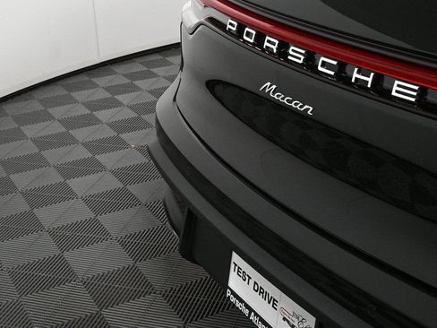 Used 2026 Porsche Macan image 37