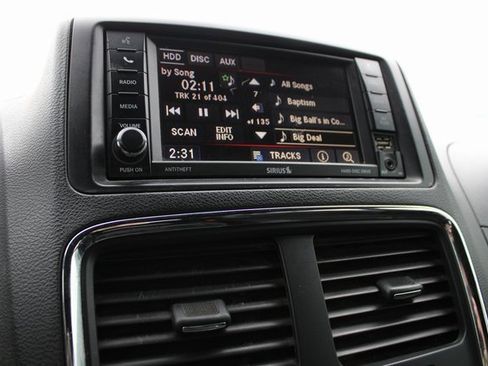 Used 2016 Dodge Grand Caravan SXT image 11