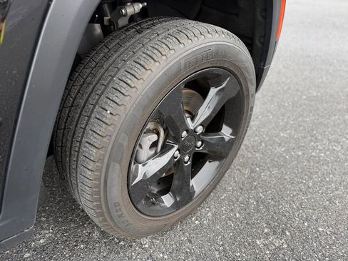 Certified 2024 Jeep Grand Cherokee L Limited w/ Luxury Tech Group II image 11