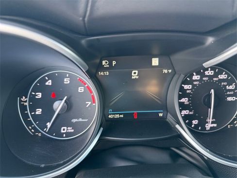 Used 2022 Alfa Romeo Stelvio Veloce image 18