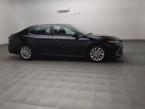 Used 2022 Toyota Camry LE image 11
