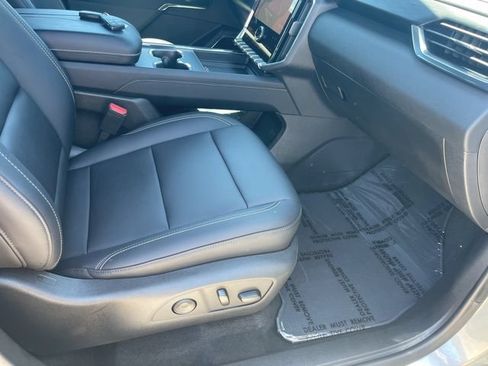 Used 2026 GMC Acadia Elevation w/ Elevation Premium Package FWD image 34