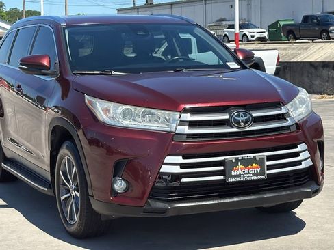 Used 2019 Toyota Highlander XLE FWD image 7