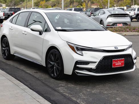 Certified 2025 Toyota Corolla SE w/ SE Premium Package image 3