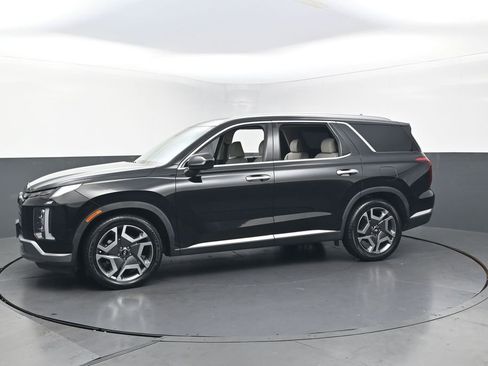 Used 2023 Hyundai Palisade Limited w/ Cargo Package FWD image 11