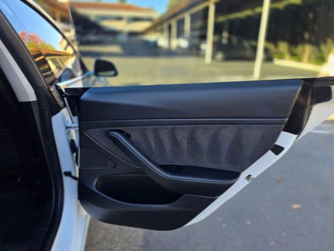 Used 2020 Tesla Model 3 Standard Range Plus image 26