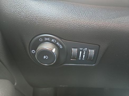 Used 2025 Jeep Compass Trailhawk w/ Trailer Tow Group image 22