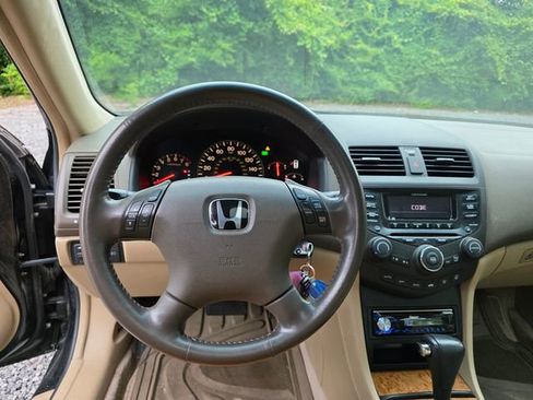 Used 2004 Honda Accord EX image 16