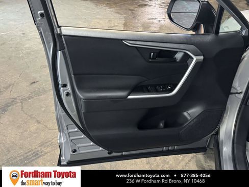 Used 2023 Toyota RAV4 LE AWD/4WD image 15