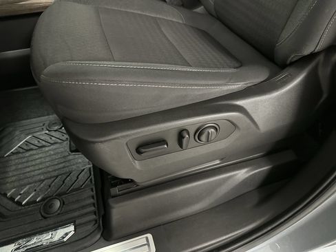 Used 2021 Chevrolet Silverado 1500 LT Trail Boss w/ Convenience Package II AWD/4WD image 12