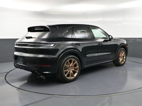 Used 2025 Porsche Cayenne S image 8