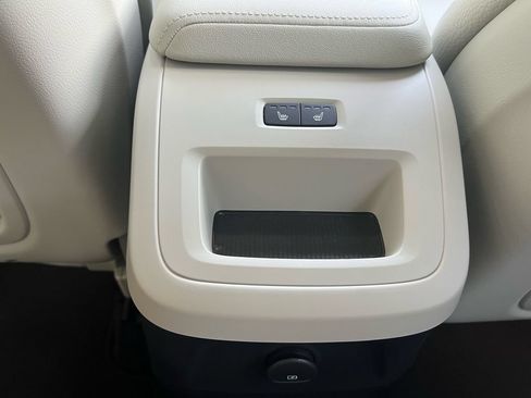 Certified 2025 Volvo XC60 T8 Plus w/ Climate Package AWD/4WD image 22