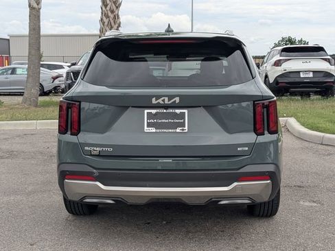 Certified 2025 Kia Sorento EX w/ EX Panoramic Sunroof Package FWD image 6