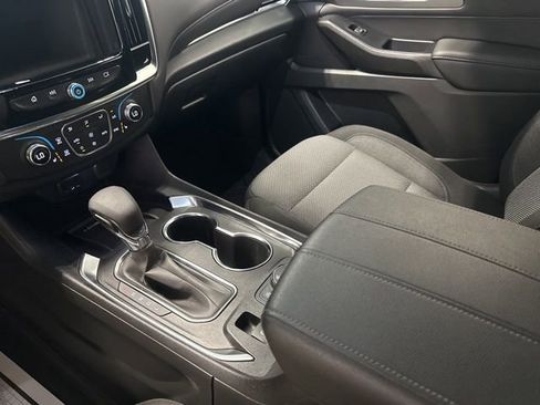 Used 2023 Chevrolet Traverse LT FWD image 28