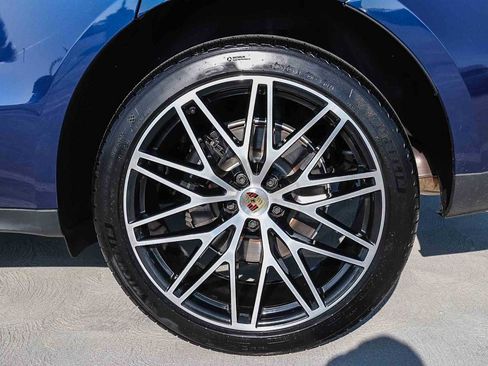 Used 2024 Porsche Macan image 13