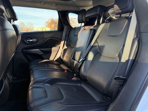 Used 2021 Jeep Cherokee Limited AWD/4WD image 16