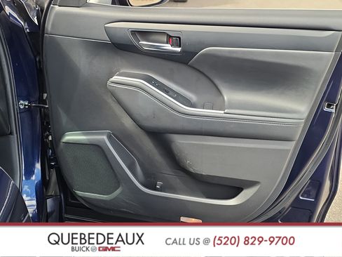 Used 2022 Toyota Highlander XLE FWD image 30